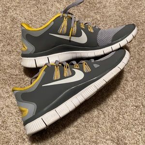 Nike LIVESTRONG Athletic shoes